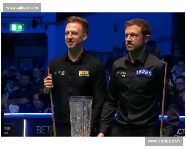 15 年圆梦！利索夫斯基携女友捧杯，与特鲁姆普相拥泪目